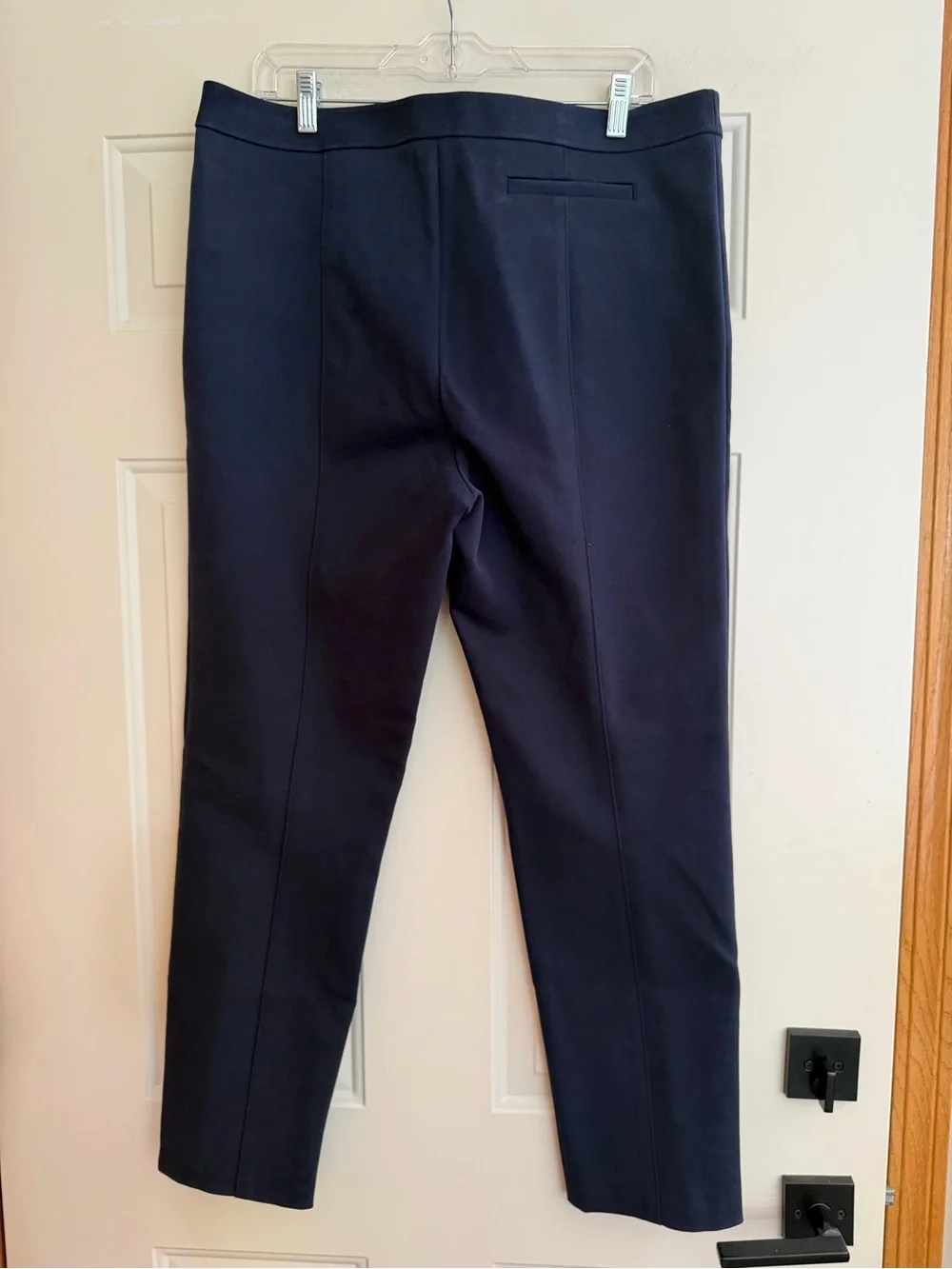 Women’s Tory Burch navy blue Vanner tailored cropped ankle pants. Size 14